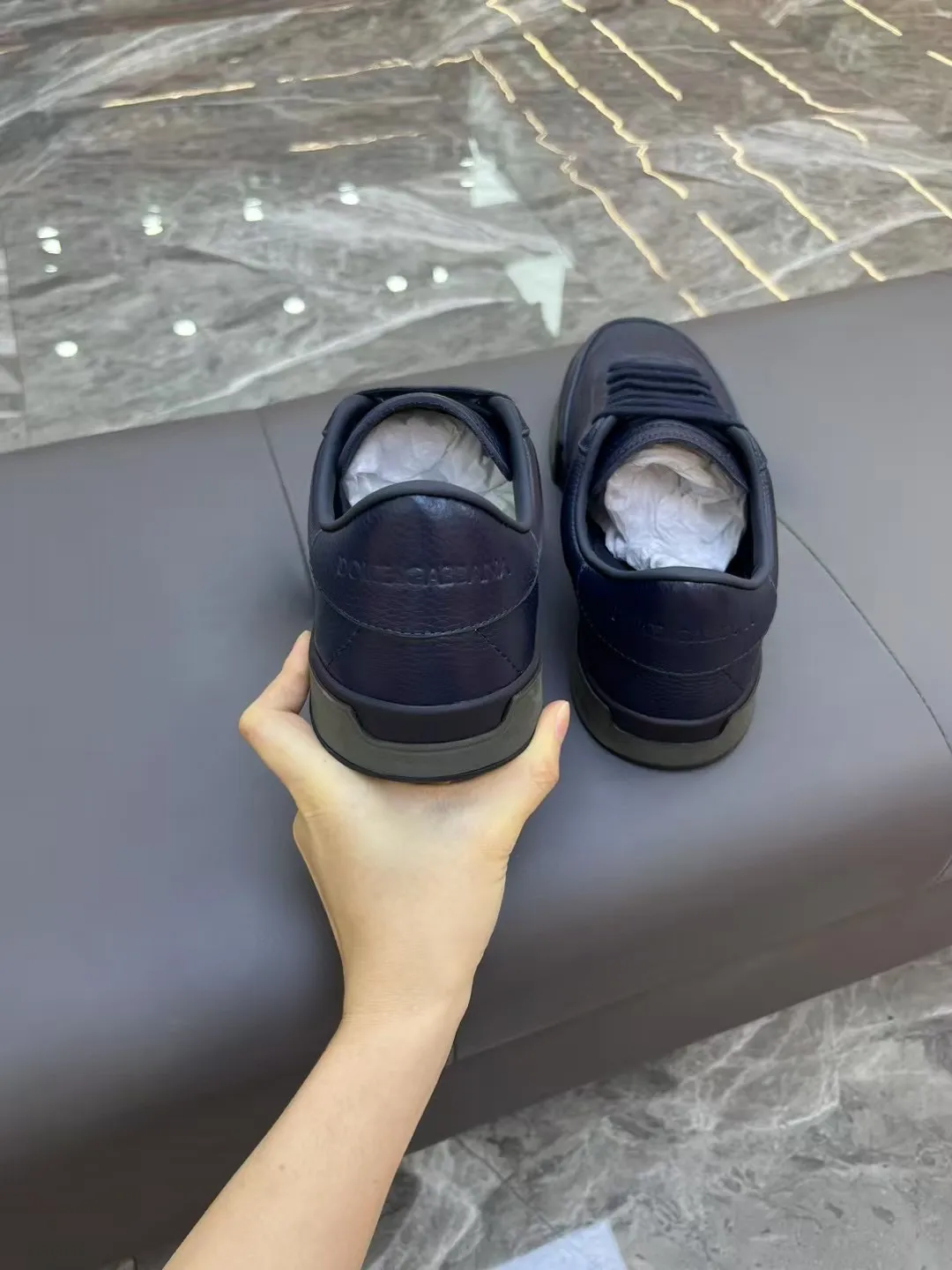 Men's shoes 💰460 [New style] 🐝🐝⚠️[DG] ⚠️High grade, top craftsmanship ⚠️Men's casual style, regular size 39 to 44 (45 can be customized ⚠️D &G Fashionable and casual style, unique design style! Fully original single-layer calfskin hollow design, inner calfskin latex back foot! Exclusive for summer! Original TPU outsole! Look at the details of the quality, and it can stand up to all kinds of tests!